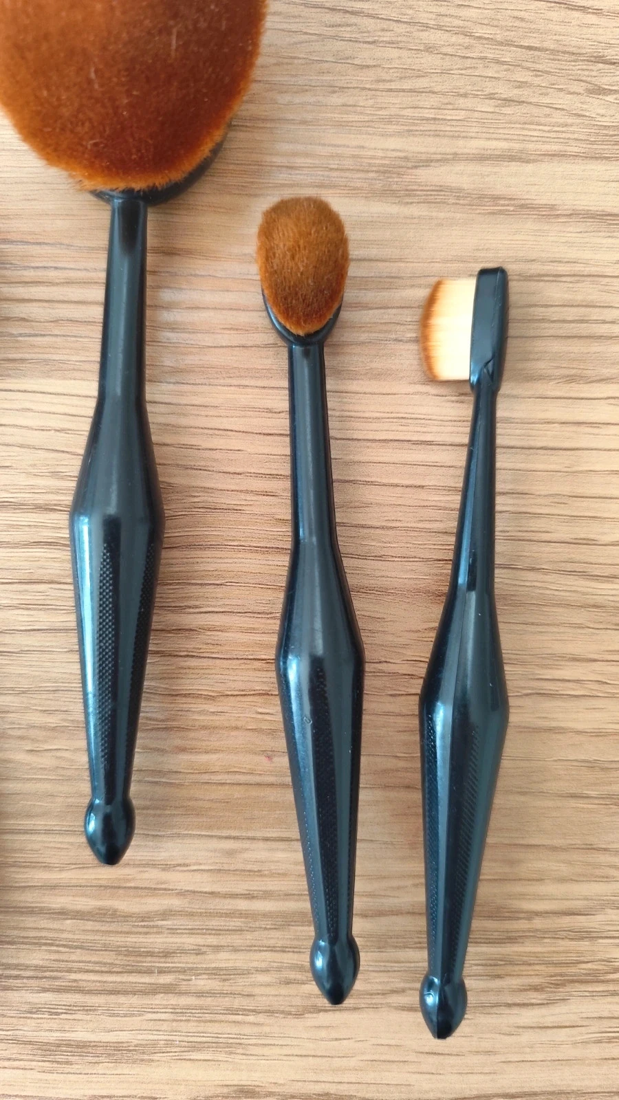 Conjunto de 4 pinceles de maquillaje biselados y ovalados (pinceles brocha) nuevos para rostro y ojos – photo 3